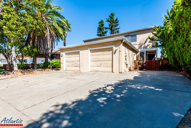 Building Photo - 913 El Lisa Dr