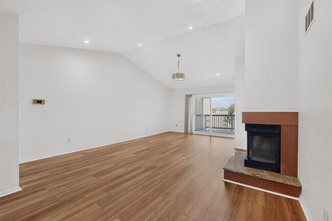 Foto del edificio - 2450 Wickersham Ln