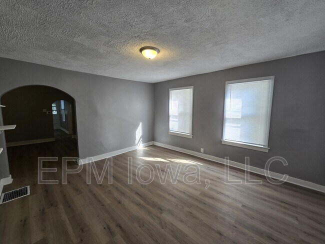 Foto del edificio - 908 W 6th St