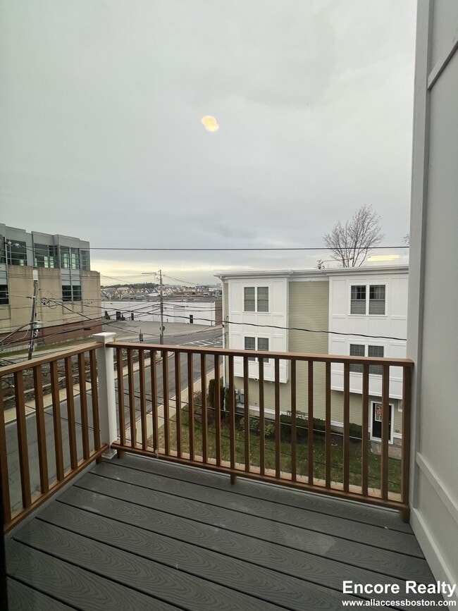 Building Photo - 22 Everett St