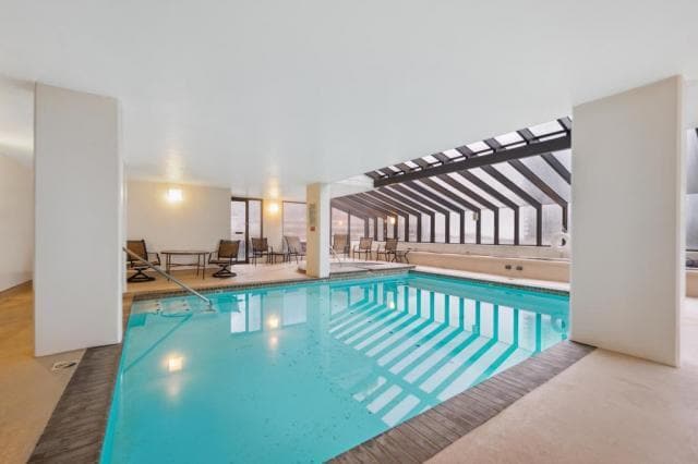 Building Photo - 2 bedroom in Seattle WA 98121