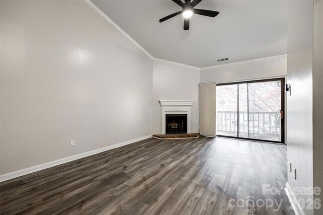 Foto del edificio - 4158 Charlotte Hwy