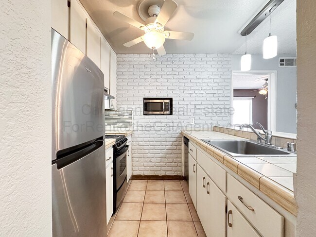 Foto del edificio - 29621 Red Oak Ct