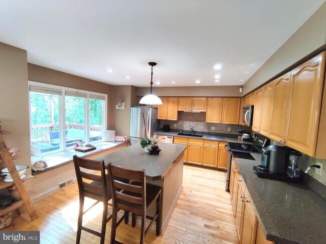 Foto del edificio - 7212 Burton Hill Ct