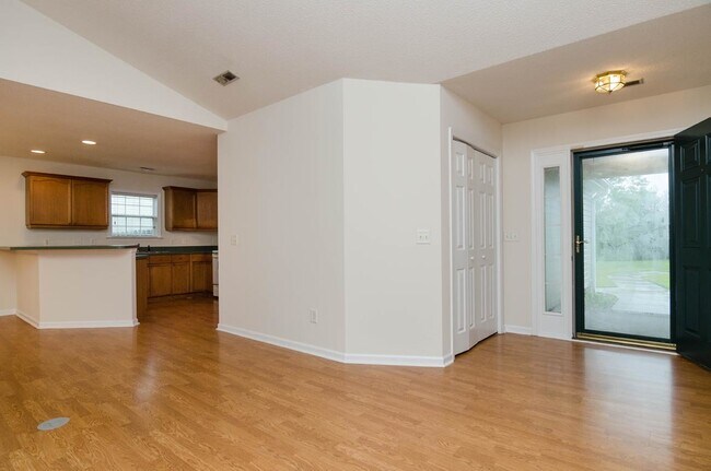 Foto del edificio - 7511 Old Oak Rd