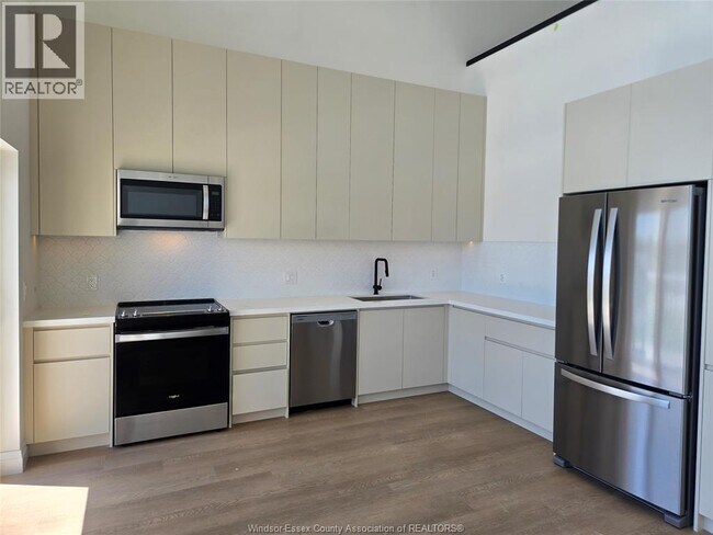 Photo du bâtiment - 4400 Laurier Pkwy