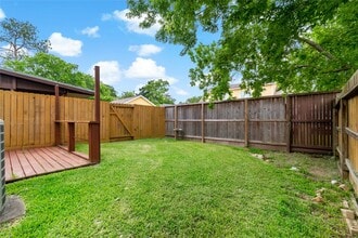 Building Photo - 542 Birdsong Dr