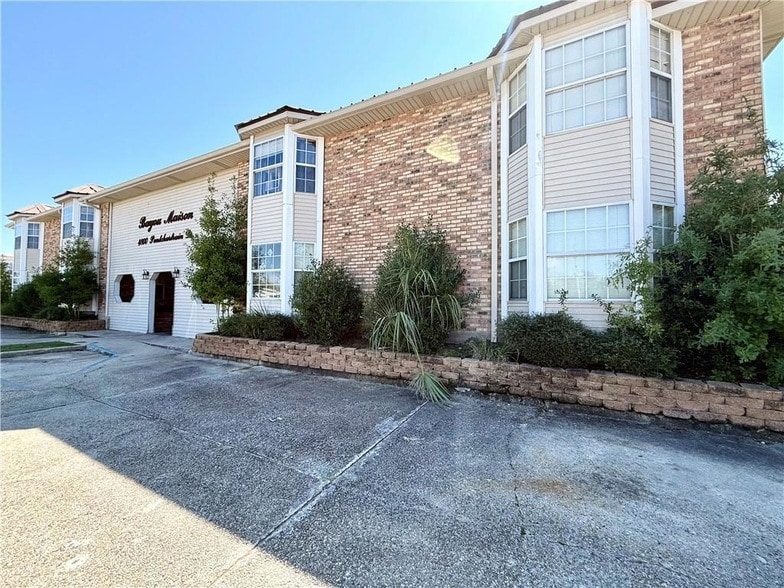 Foto principal - 4800 Pontchartrain Dr