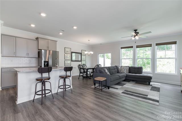 Foto del edificio - 657 Cypress Glen Ln