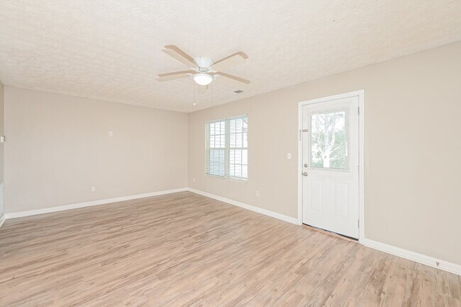 Foto del edificio - 3915 Waldrop Ln