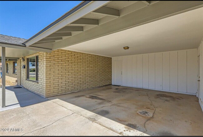 Foto del edificio - 3336 W Surrey Ave
