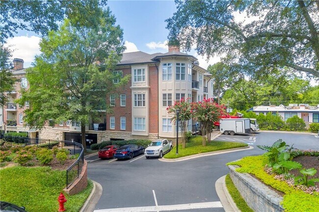 Foto del edificio - 825 Highland Ln NE