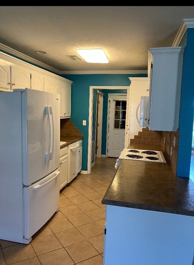 Building Photo - 1737 Cedarwood Dr