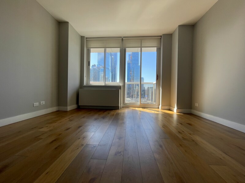 Primary Photo - 560 W 43rd St
