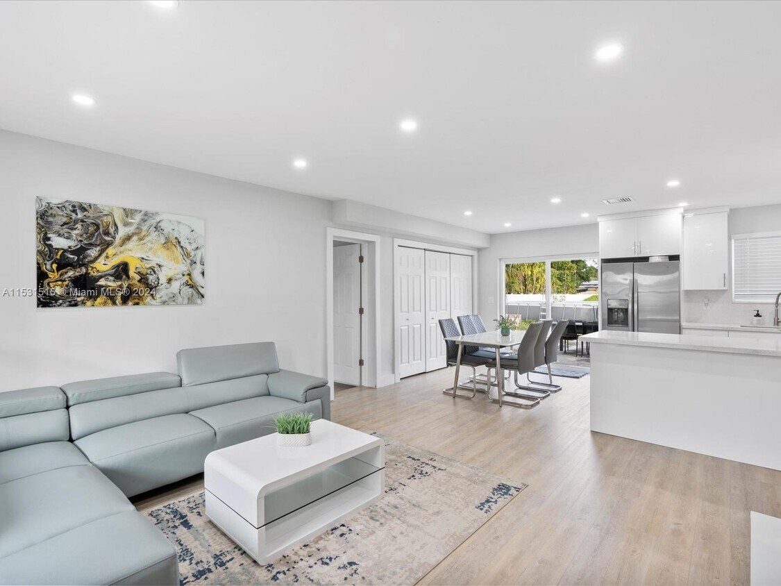 Foto principal - 341 SW 67th Ave
