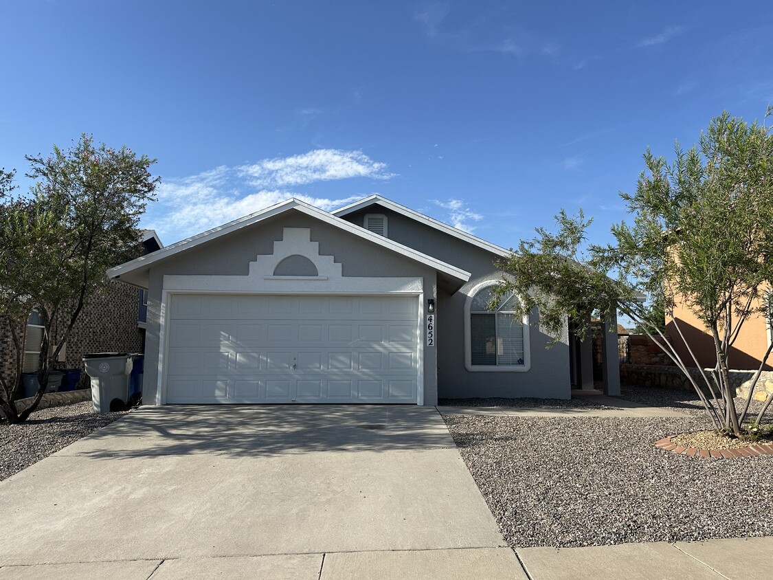 Primary Photo - 4652 Loma Linda Cir