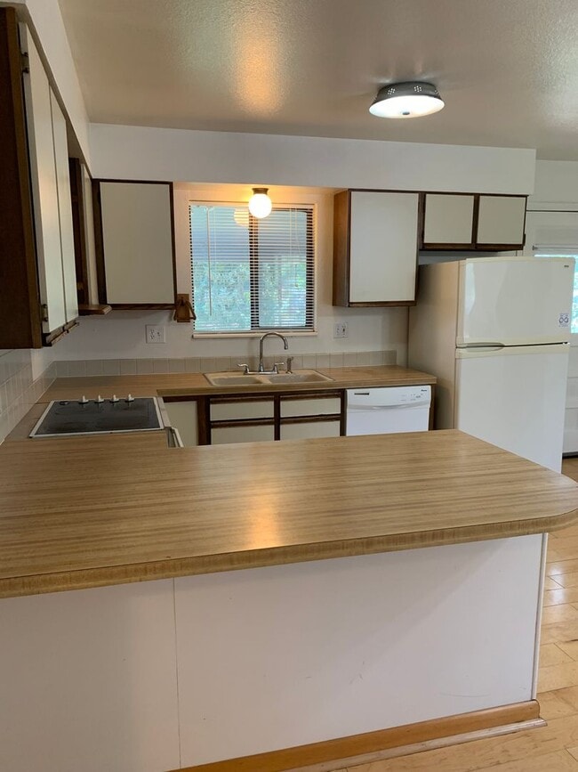 Building Photo - Space to Spread Out | 4 Bed Home + Large Yard Near Old Town