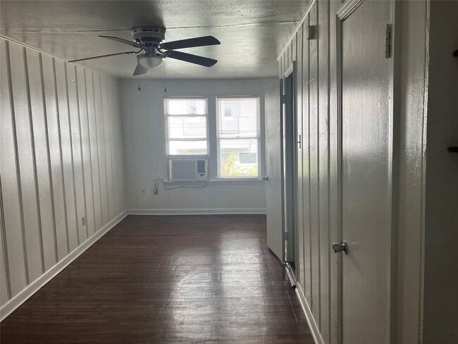 Building Photo - 307 Stratford St