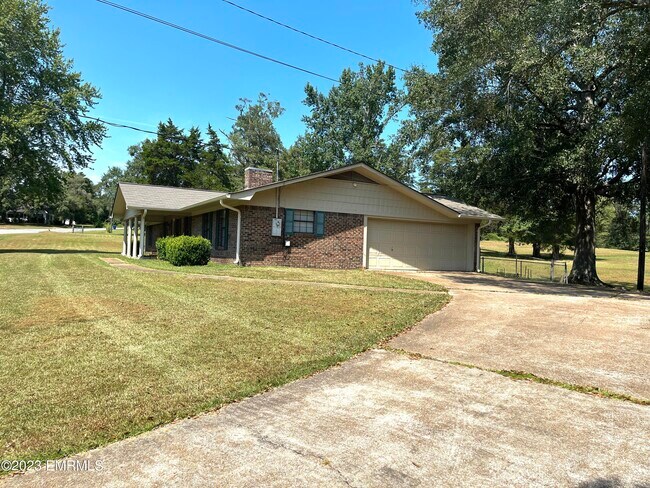 Foto del edificio - 4500 Russell Topton Rd