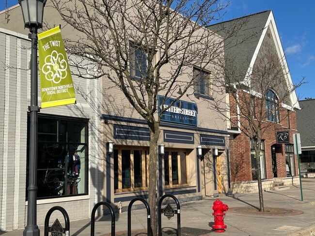 Building Photo - 137 N Center St