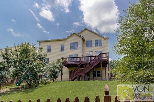 Foto del edificio - 951 Regal Hills Ln