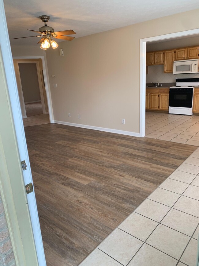 Building Photo - 1900 Safe Harbor Cir