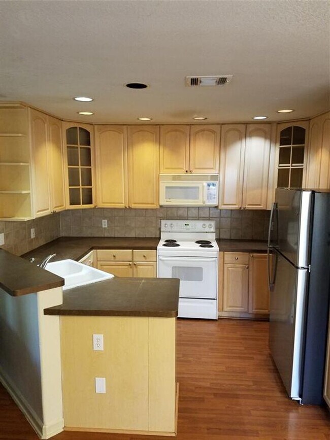 Foto del edificio - 4 bedroom 3 bath in the heart of North Campus