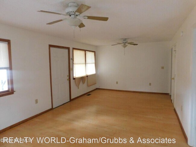 Foto del edificio - 3 br, 2 bath House - 9781 S. Turnpike Road