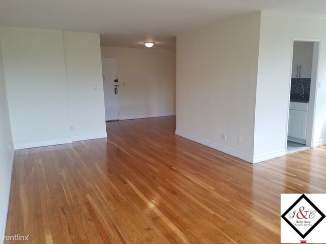 Foto del edificio - 3240 Irwin Ave