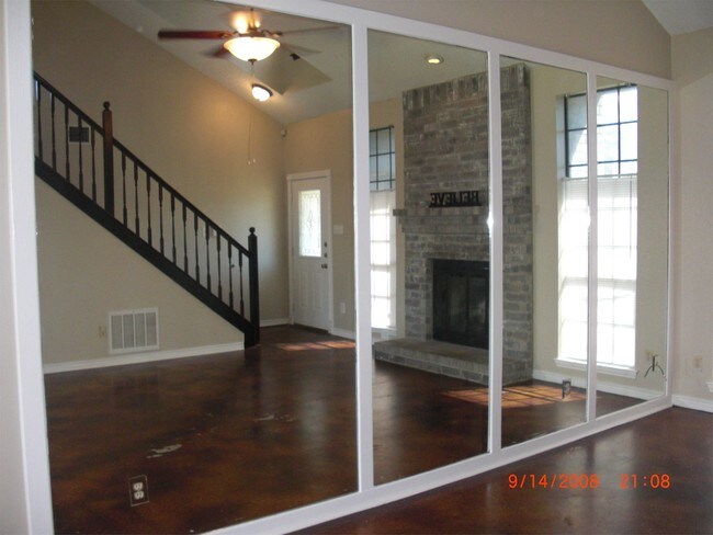 Building Photo - 2504 Autrey Dr