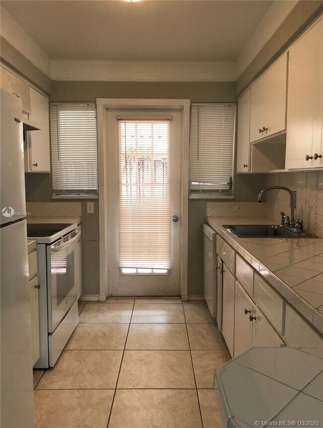 Building Photo - 266 Basin Dr