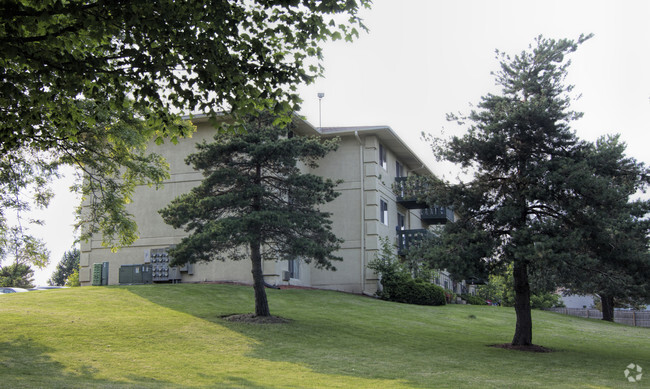 Building Photo - Tan Oak Apartments