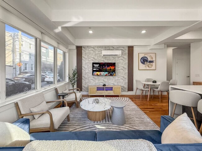 Building Photo - 236 W Thompson St