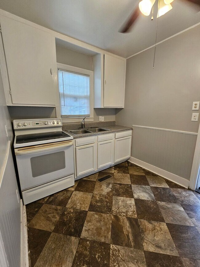 Foto del edificio - Discover Your New Everyday Haven in Hanahan!