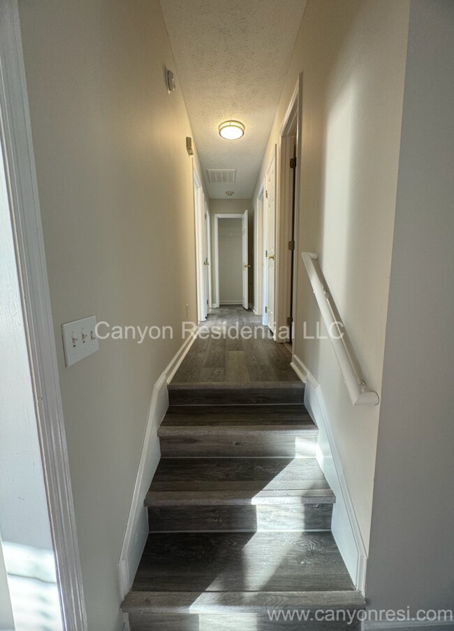 Foto del edificio - 229 Lakeside Rd
