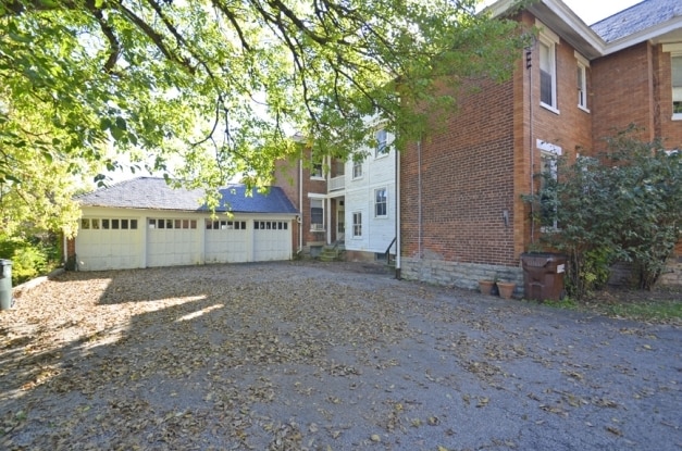 Building Photo - Hess Flats