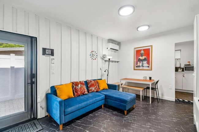 Foto del edificio - 0000 Undisclosed