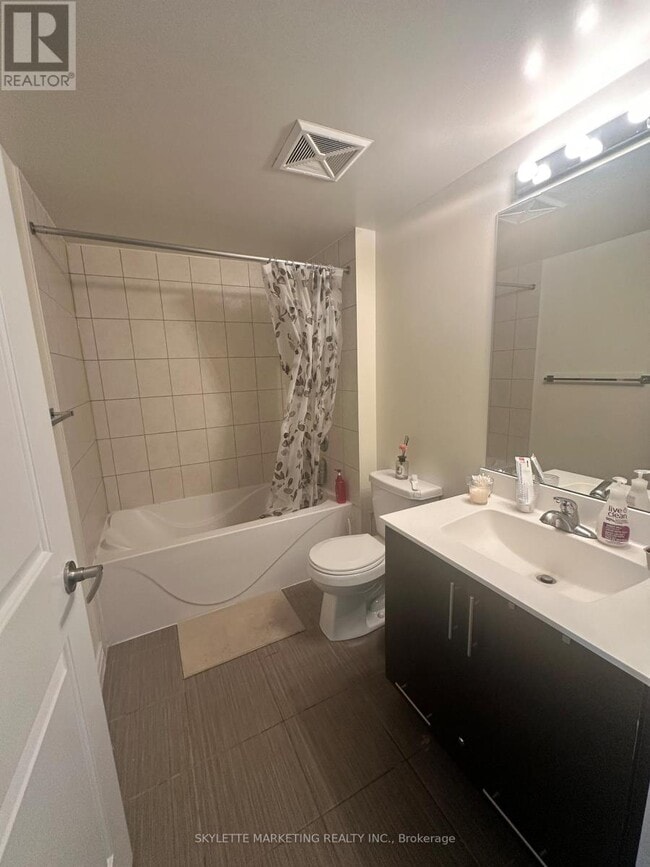 Photo du bâtiment - 50 Town Centre Court