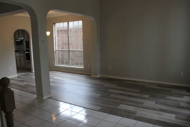 Building Photo - 3623 Rodale Way