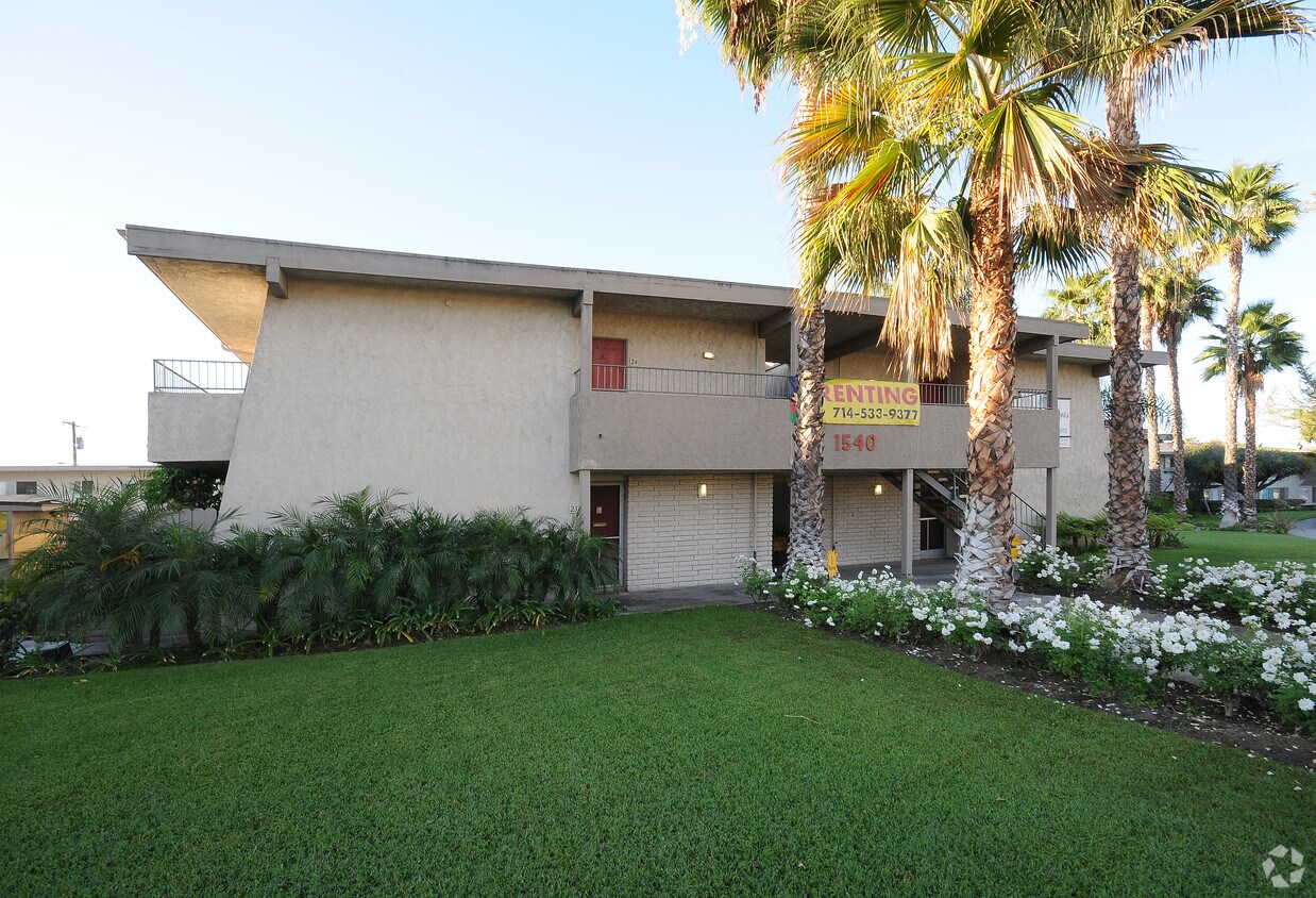 1540 E Canfield Ln - Canfield Palms