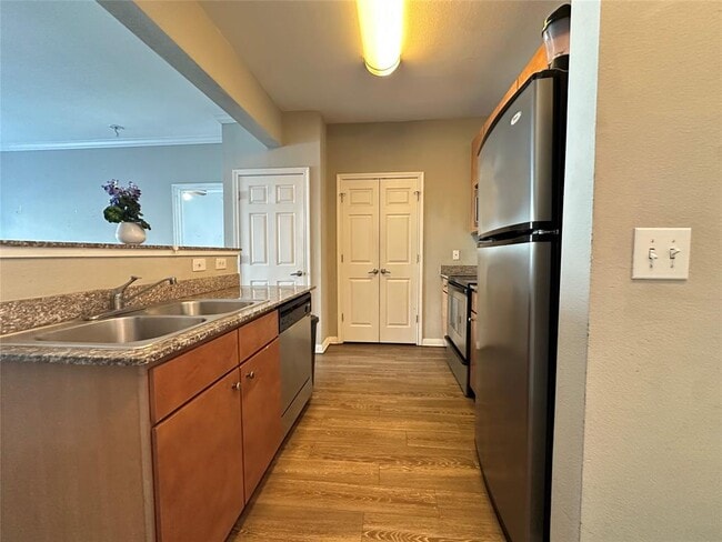 Building Photo - 2502 Leon St