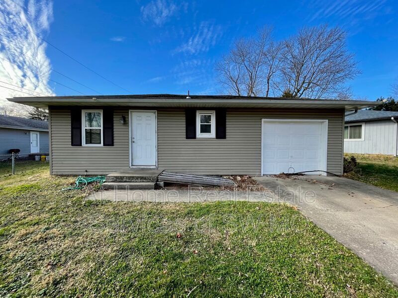 1125 S Lone Pine Ave, Springfield, MO 65804 House Rental in