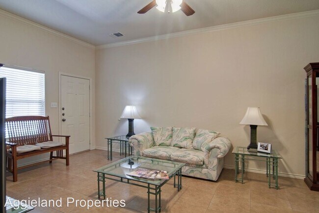 Building Photo - 3 br, 3 bath House - 4451 Reveille