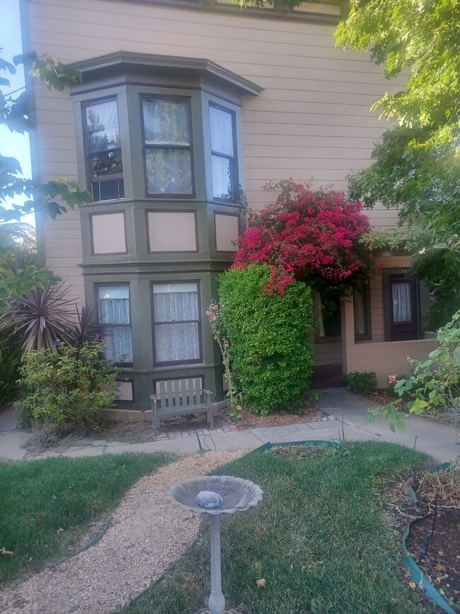 Building Photo - 924 Virginia St