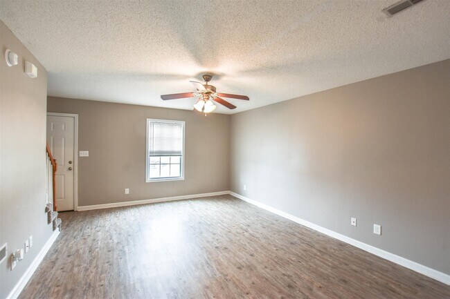 Foto del edificio - 513 Patriot Park Ct