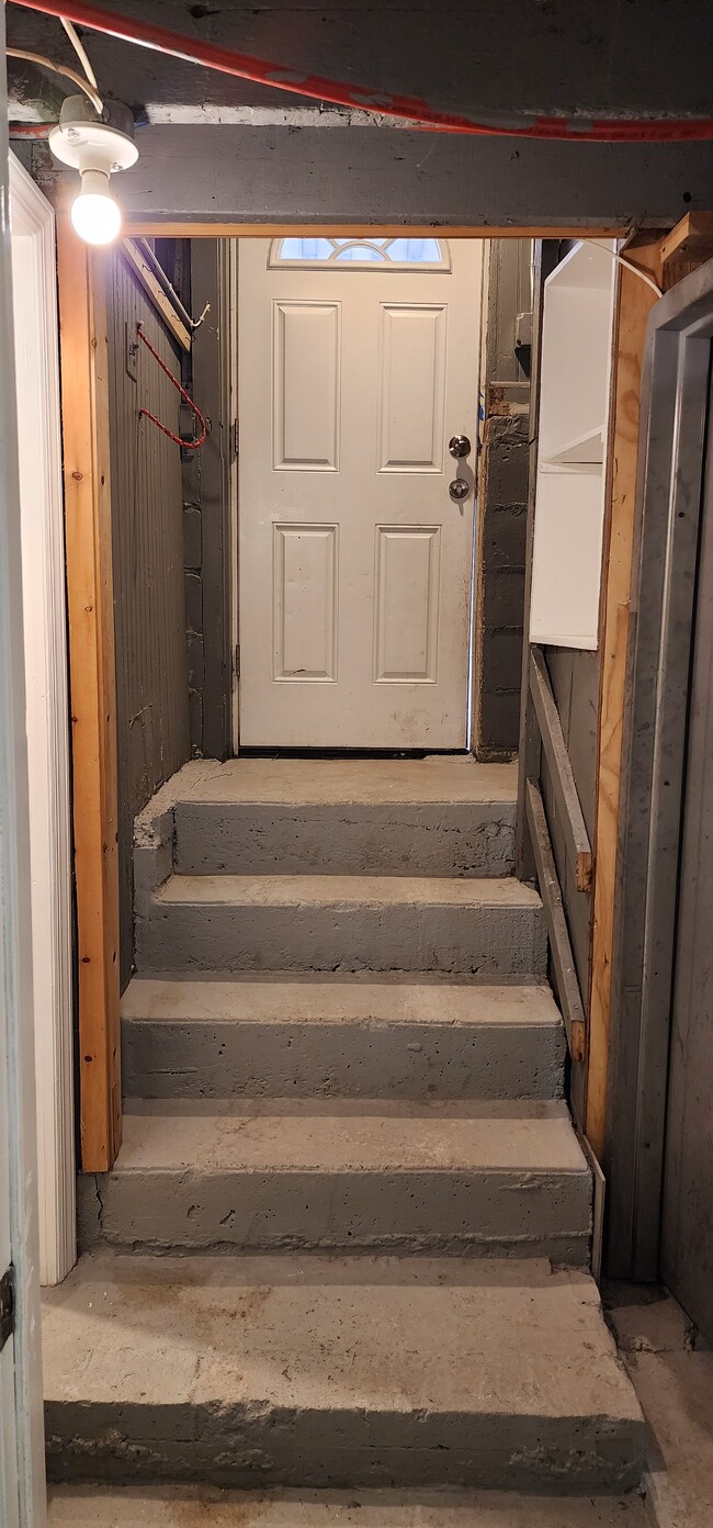 Building Photo - 61 Poplar St