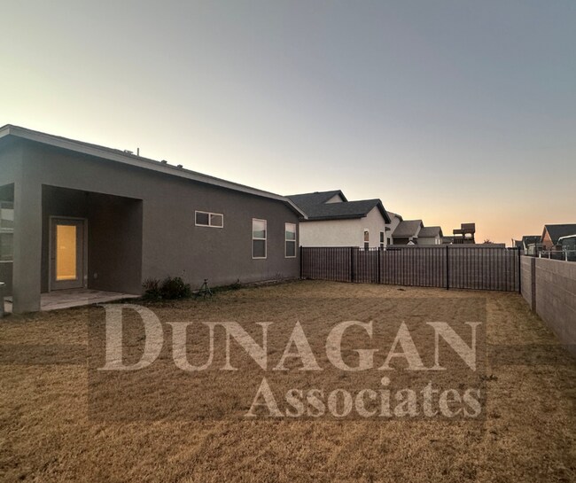 Foto del edificio - 4 Bedroom 2 Bath