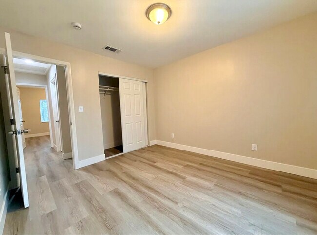 Foto del edificio - 1550 N Pershing Ave