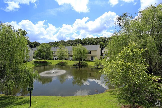 Complejo - Shadowmoss Pointe Apartments and Townhomes