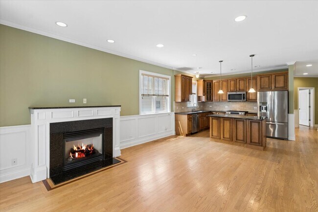 Building Photo - 7246 N Oakley Ave